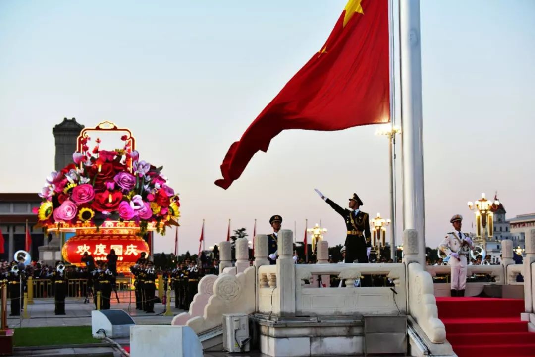 最新升国旗仪式视频，展现学习变迁，自信成就的力量