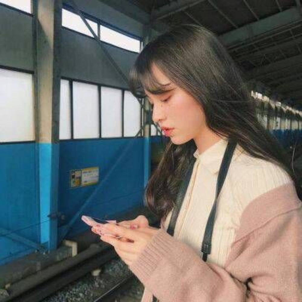 最新QQ头像女生潮流背景与地位，展现重要时刻的精选头像