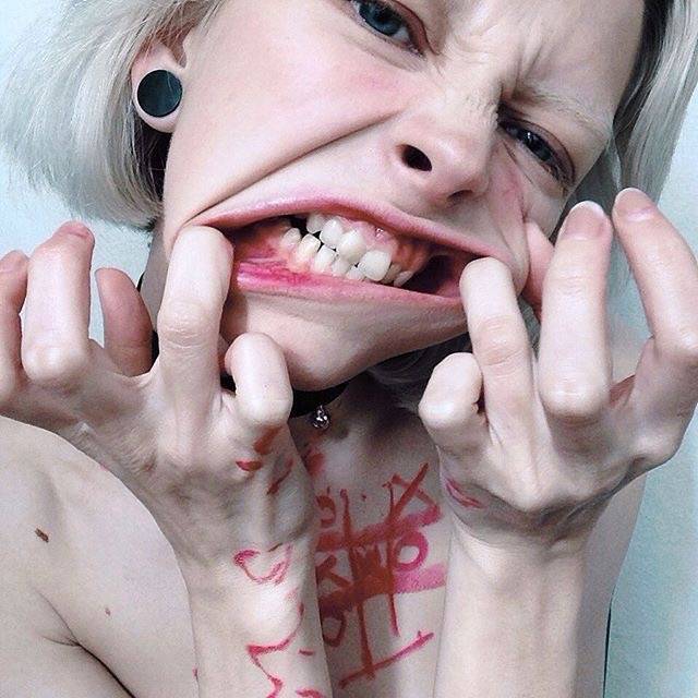 科技与艺术融合之美，最新欧美病女头像欣赏